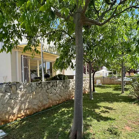 App In A By The Apartamento Petrčane